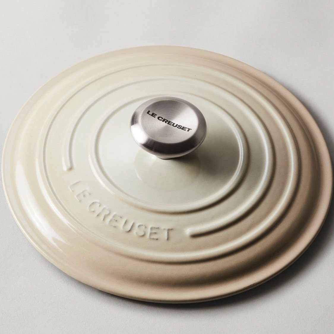 Deals π Le Creuset 4.5 Qt. Round Signature Dutch Oven With Stainless Steel Knob | Meringue White 𧨠4 Deals π Le Creuset 4.5 Qt. Round Signature Dutch Oven With Stainless Steel Knob | Meringue White 𧨠- Image 2